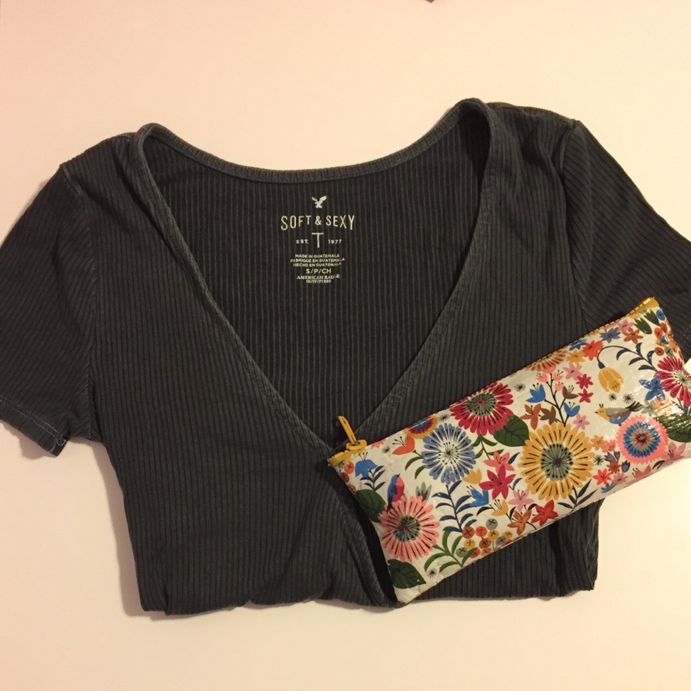 •American Eagle Deep V Top•